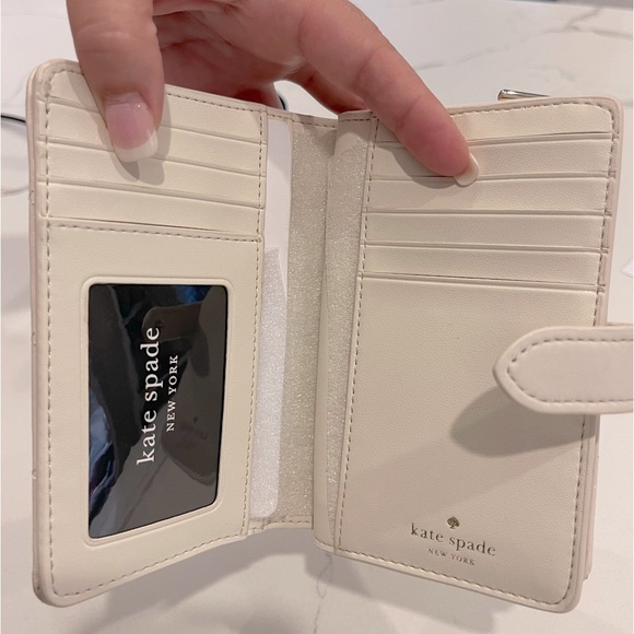 Kate Spade Carey Smooth Quilted Leather Wallet KA591 OffWhite NWT Approx 5.5”x4” - Picture 7 of 14
